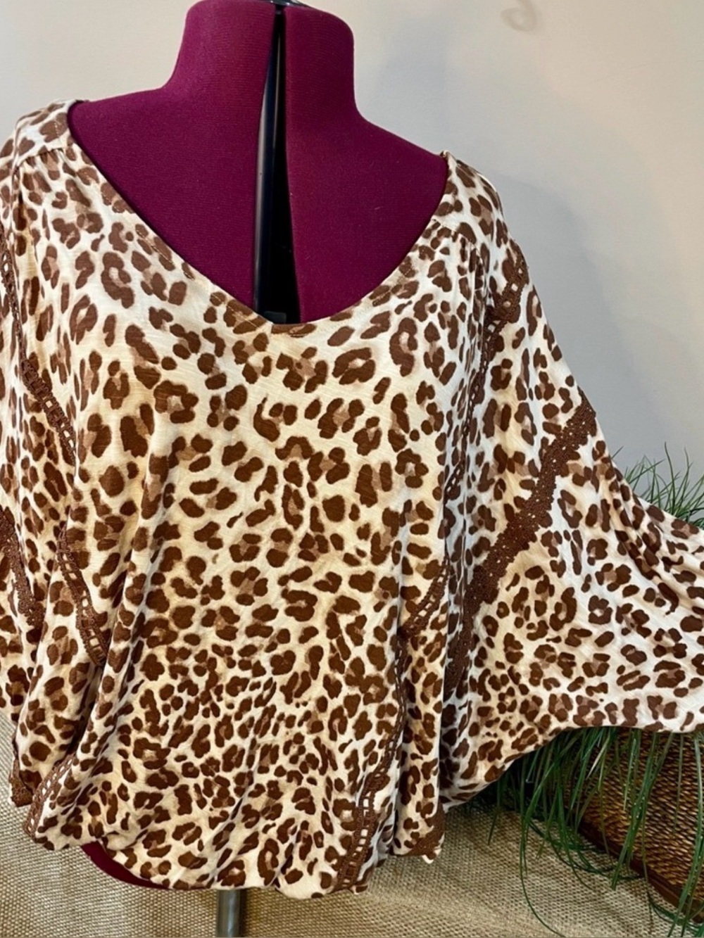 C Est 1946 Leopard Print Lace Trim Batwing Dolman Blouse Flowy Top M Medium
